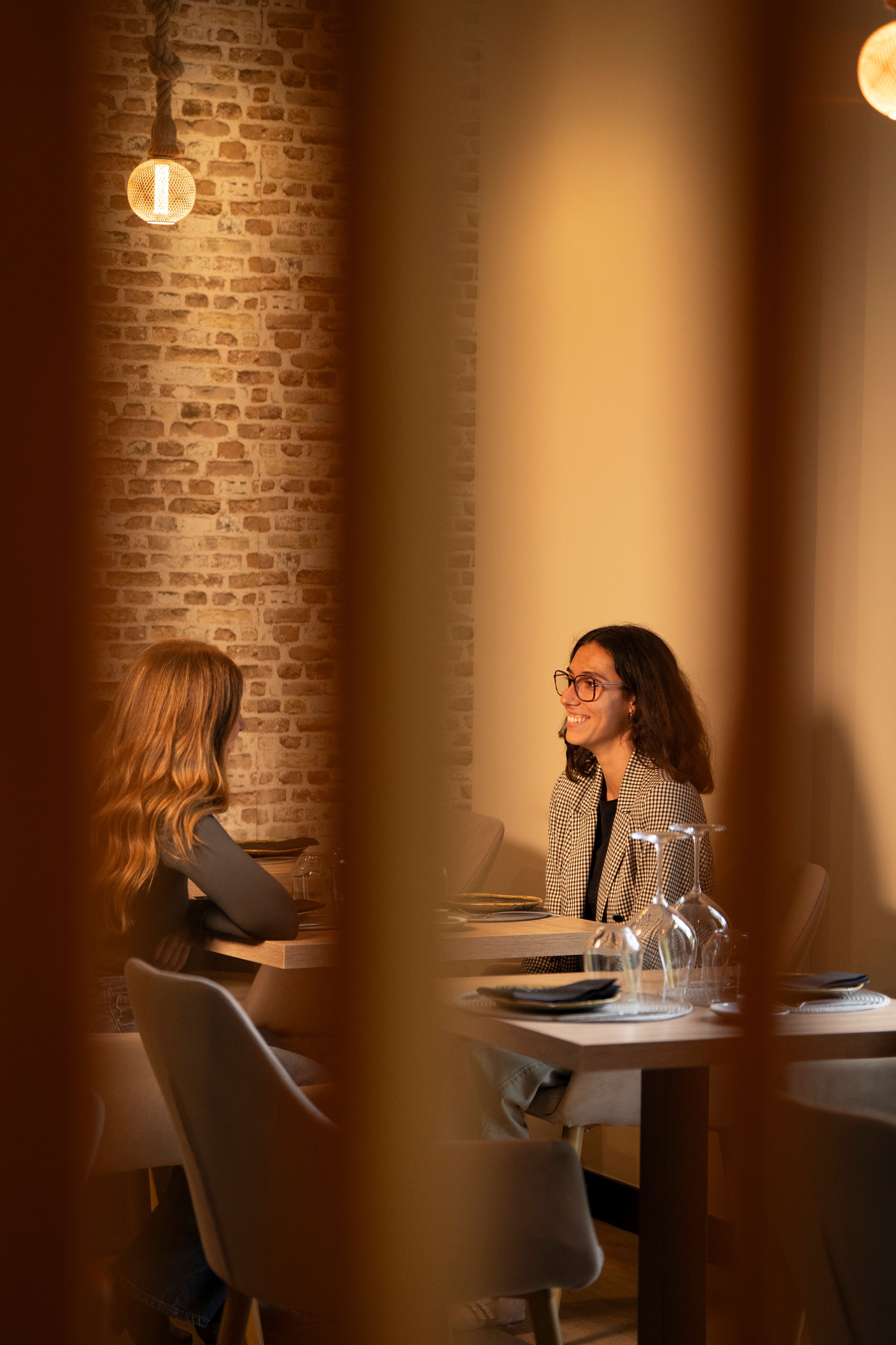 Ambiente íntimo y acogedor en Vino y Verás - Restaurante Las Tablas Madrid